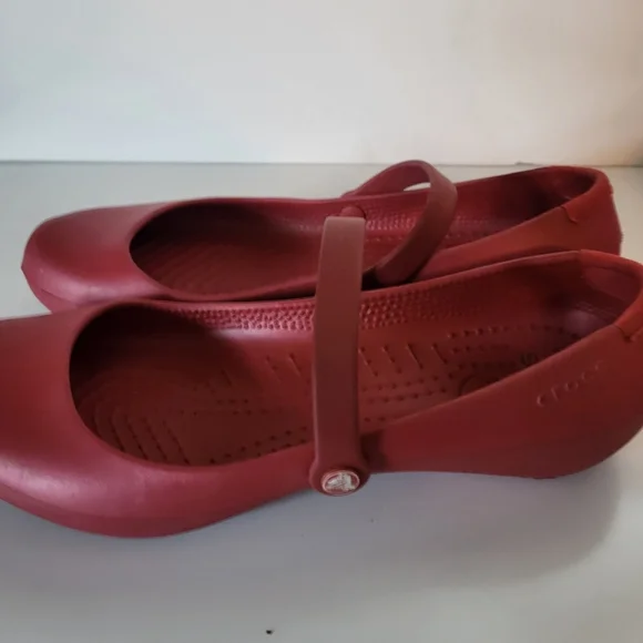 The Crocs Women's Alice Mary Jane Ballet Flats Shoes in red size 8 are a stylish - Picture 4 of 6